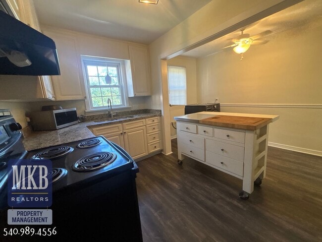 Building Photo - 2 Bedrooms, 1 Bath Condo located in South ...