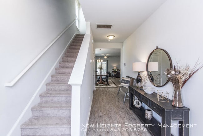 Building Photo - Gorgeous home in McKewn neighborhood!