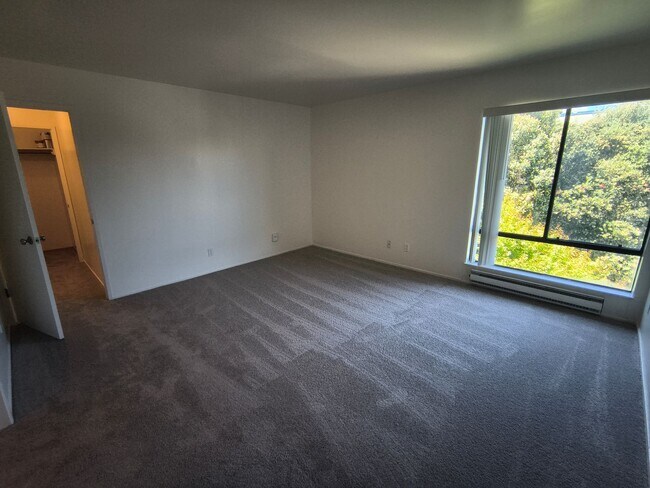 Building Photo - TOP FLOOR 1BD/1BATH Condo Available For Rent at the Watergate Community in Emeryville!!!!