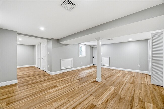 Building Photo - 63 Russell Rd