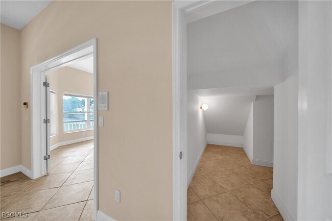 Building Photo - 2015 SE 12th St