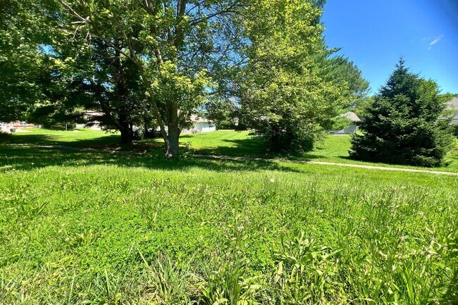Building Photo - 2509 Hollyhock Dr