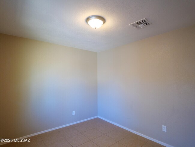 Building Photo - 1672 W Wood Crest Ct