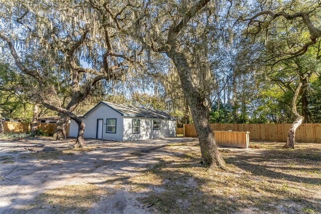 Building Photo - 6310 Belle Isles Dr