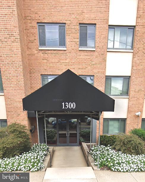 Primary Photo - 1300 S Arlington Ridge Rd