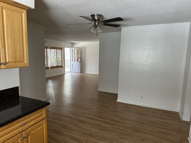 Building Photo - 10514 Moorpark St