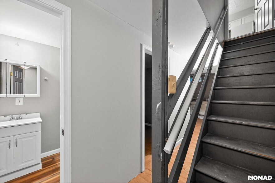 Building Photo - 8204 Coneflower Way