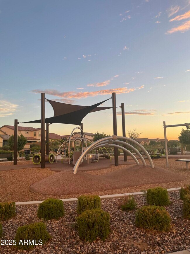 Building Photo - 21424 E Sparrow Dr