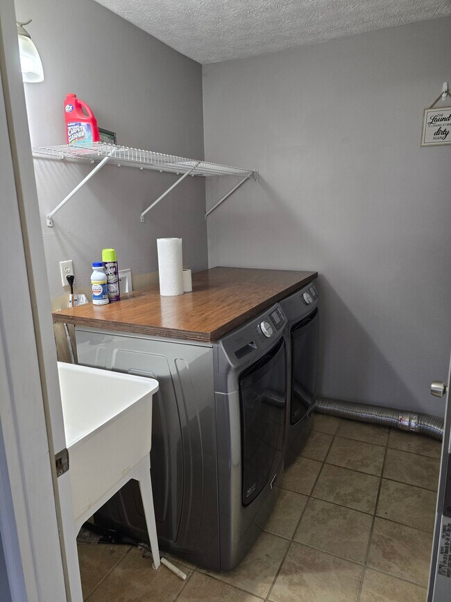 Building Photo - 1029 tazewell pike