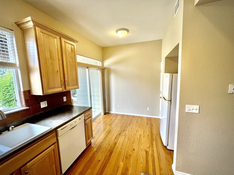 Building Photo - 6502 Silver Mesa Dr