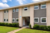 Building Photo - 828 Sky Lake Cir