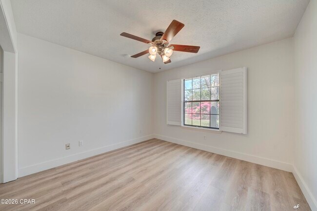 Building Photo - 307 Fan Palm Pl