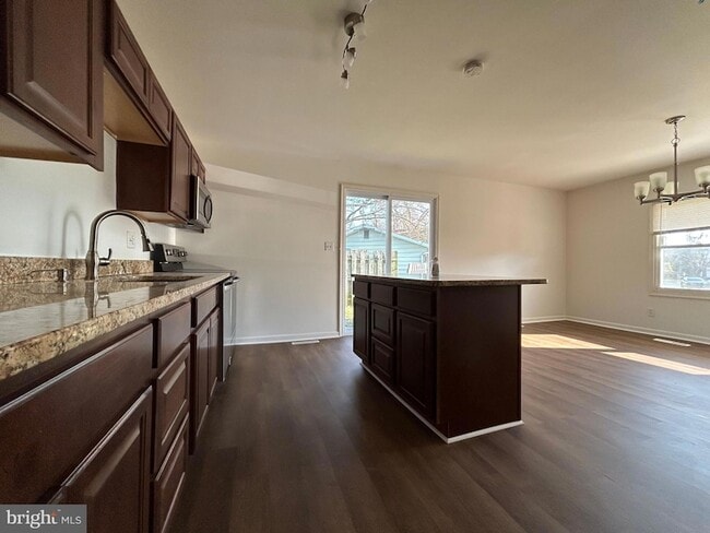 Building Photo - 7 Elk Ln