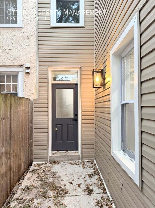 Building Photo - 926 S 15th St