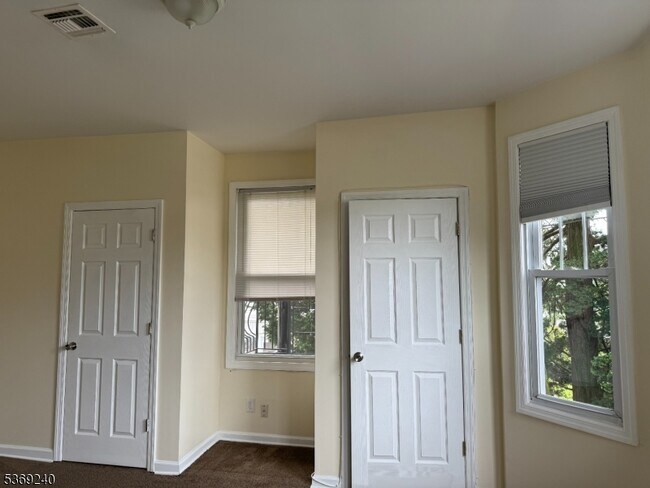 Building Photo - 60 Hawthorne Ave