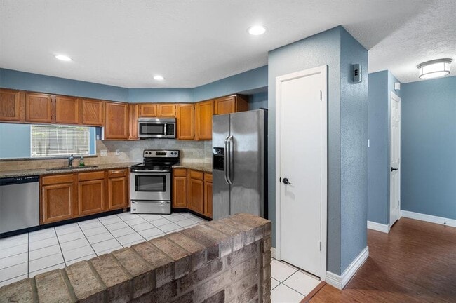 Building Photo - 2790 Wood Hollow Dr