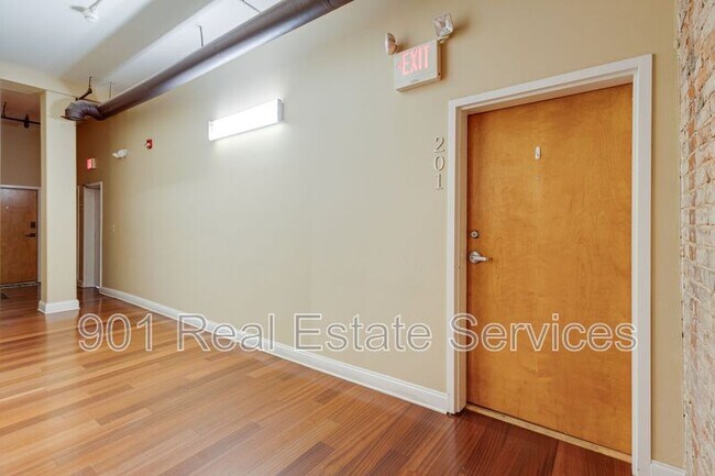 Building Photo - 92 S Main St