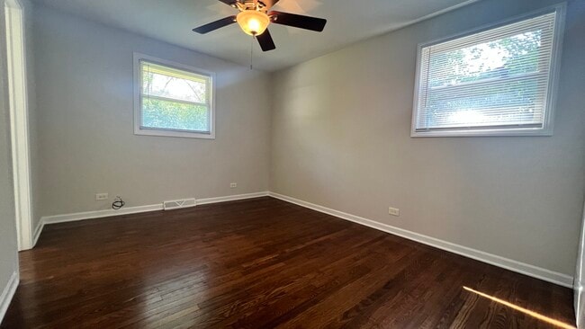 Building Photo - 3321 Hickory Ln