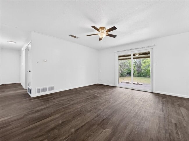 Building Photo - 2521 Putnam St