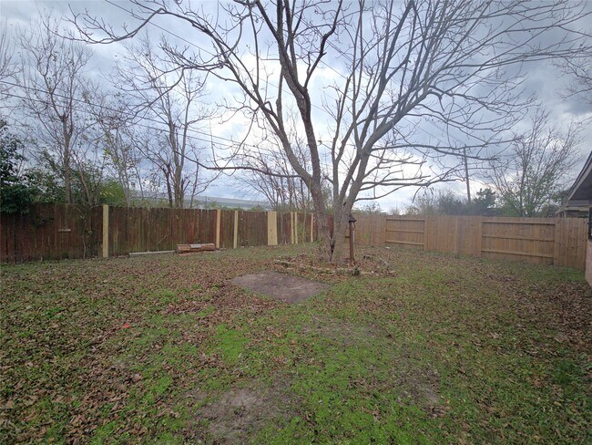 Building Photo - 13806 Long Glen Dr