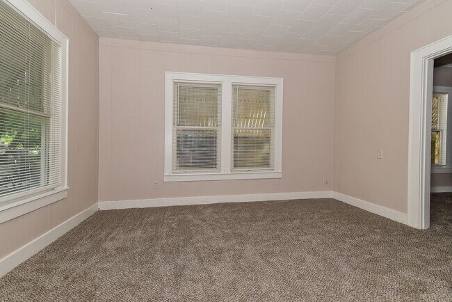 Building Photo - 3814 Roberts St