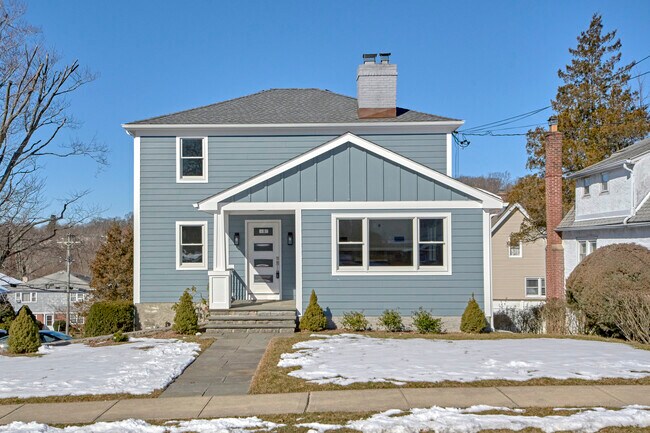 Primary Photo - 83 Lincoln Ave E