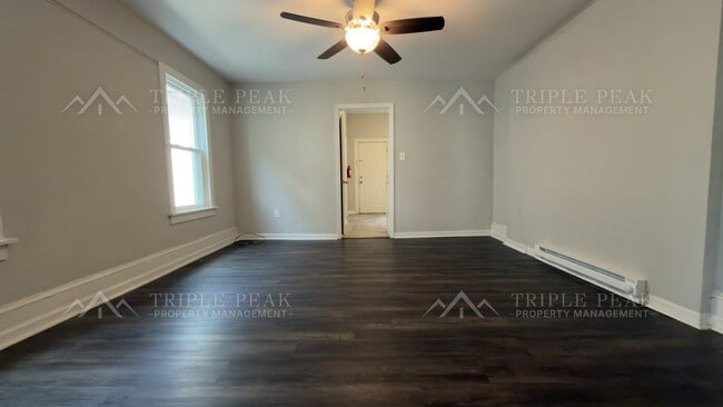 Building Photo - 297 N Laurel St