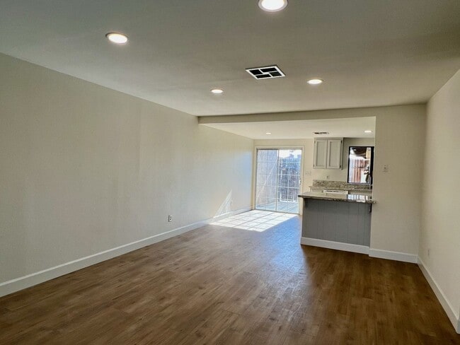 Building Photo - Coming Soon: Renovated 3-Bedroom Home with 2-Car Garage in Quailwood