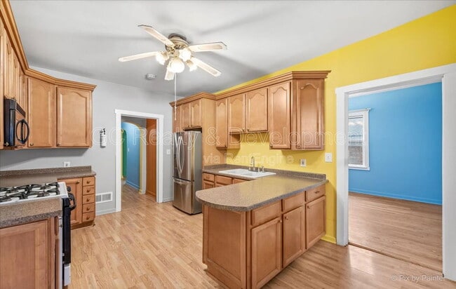 Building Photo - 1932 N Karlov Ave