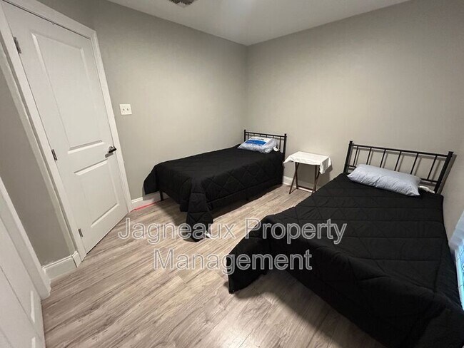 Building Photo - 416 Rue Canard