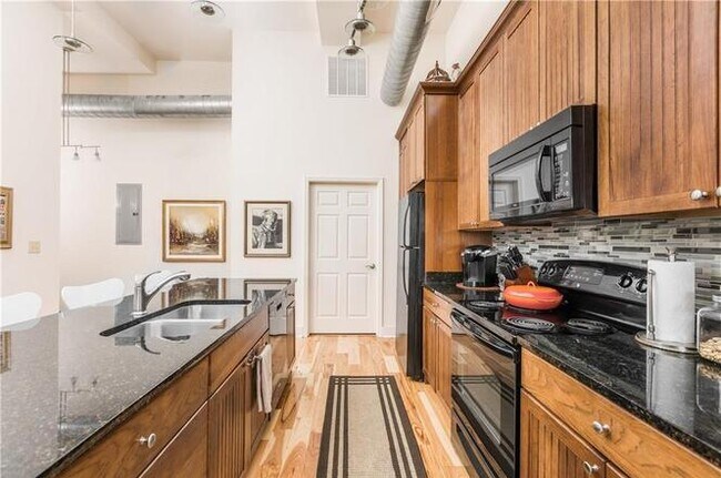 Building Photo - 970 Fort Wayne Ave