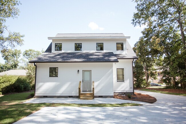 Building Photo - 139 E Cloverhurst Ave