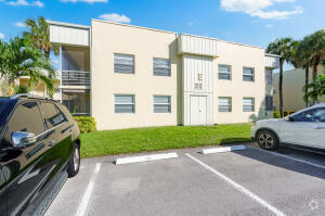Building Photo - 221 Normandy Ln