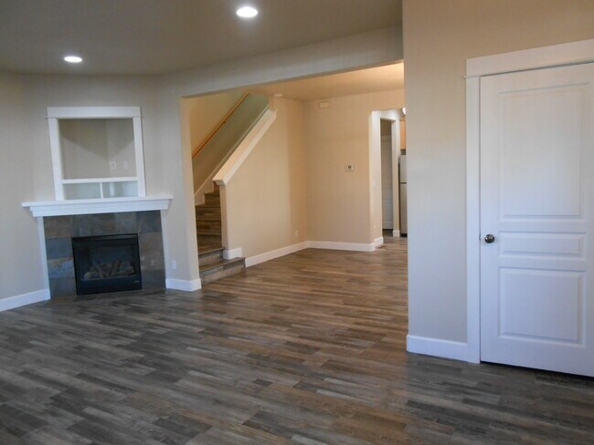 Building Photo - 61746 Darla Pl