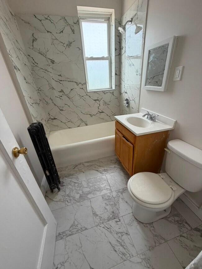 Building Photo - 75 75th