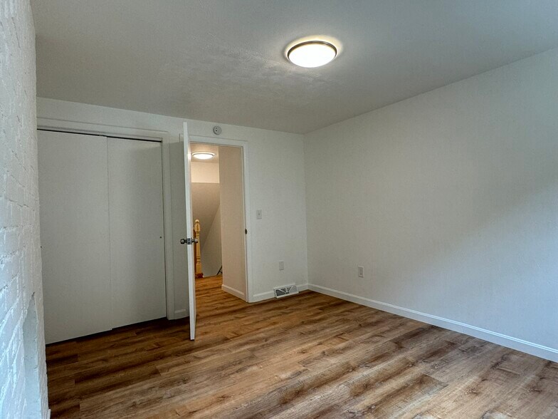 Building Photo - 225 Evergreen Ave