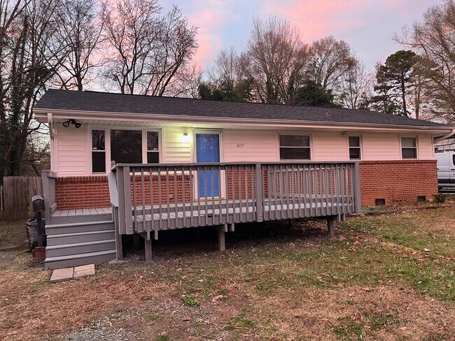 Building Photo - 4217 Colebrook Rd