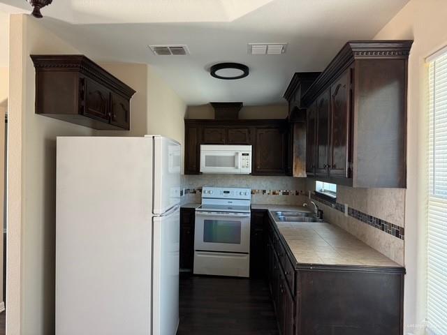 Building Photo - 14 University Ave