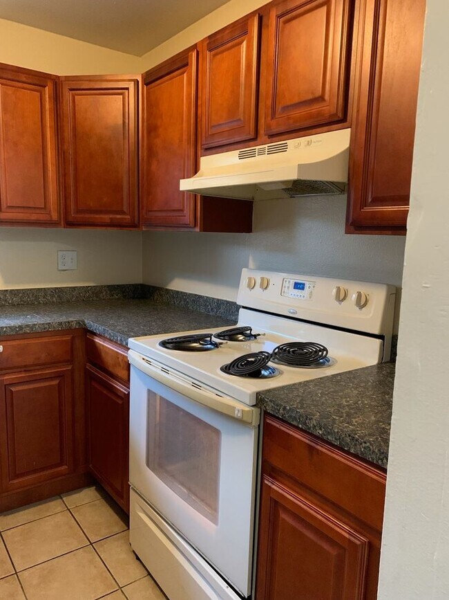 Building Photo - 1816 Bonneville Dr
