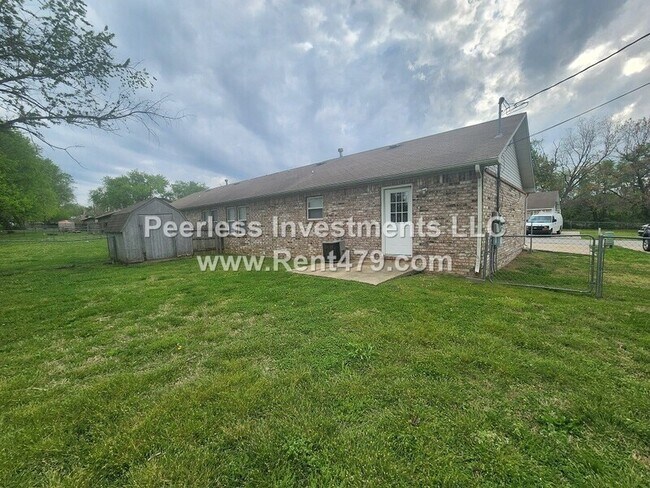 Building Photo - 511 4th Ave SW