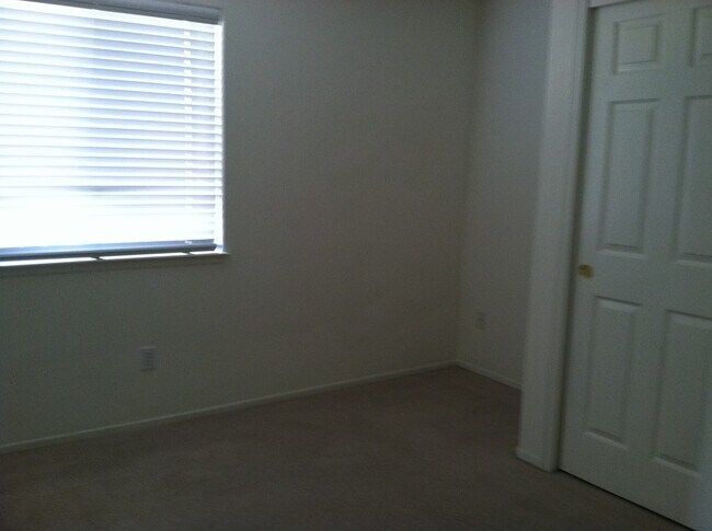 Building Photo - 8617 Beaver Dr