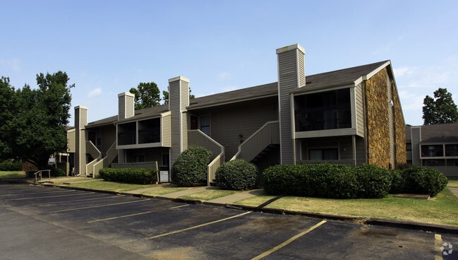 Primary Photo - Raintree Apartments
