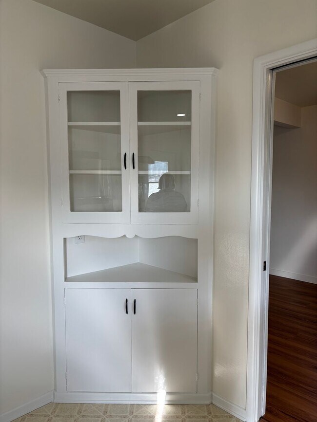 Building Photo - 3633 Valihi Way