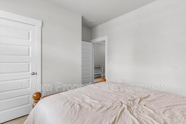 Building Photo - 130 Lilac Grv Wy