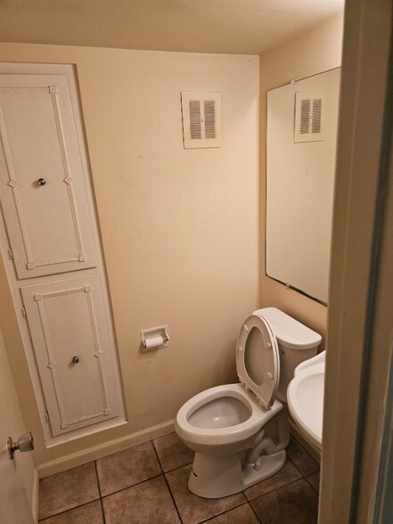 Building Photo - 1942 Mediamolle Dr