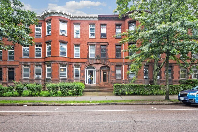 Building Photo - 1905 Beacon St