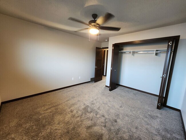 Building Photo - Modern 4bed/4bath near Jefferson Highschool