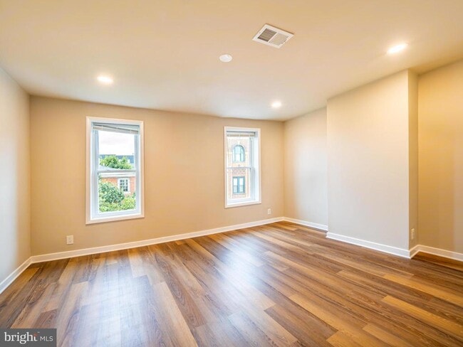 Building Photo - 161 Brown St