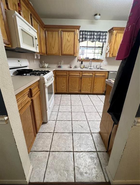 Building Photo - 825 Manor Dr