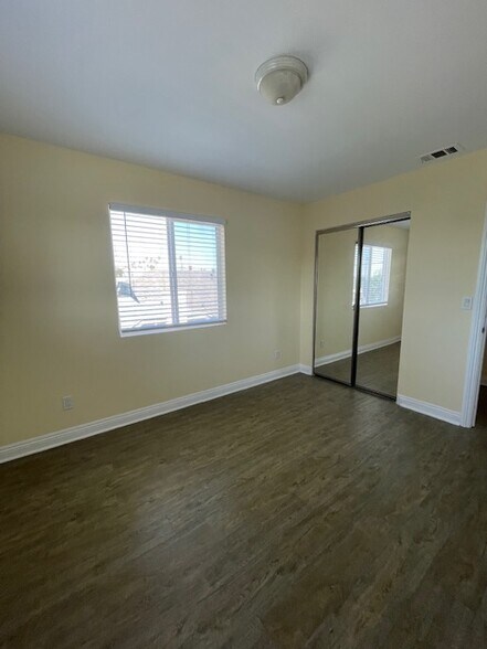 Building Photo - 3988 Denker Ave